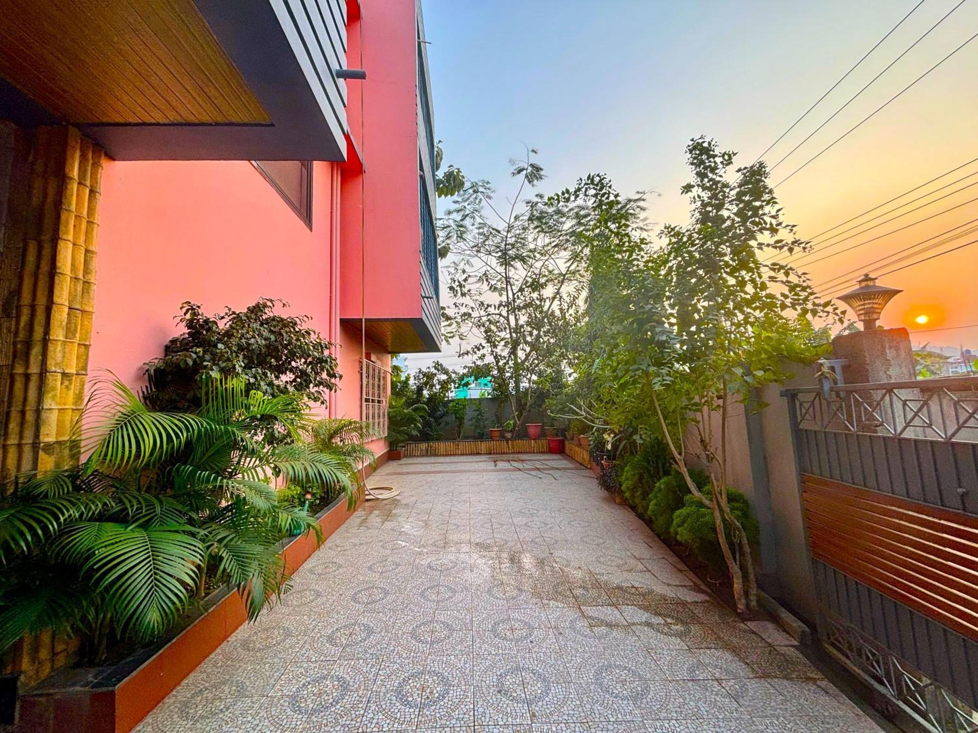 Krishna Shree Guest House Гувахати Экстерьер фото